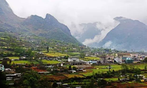 怒江徒步線路,怒江策劃公司：怒江大峽谷中的丙中洛,不同時(shí)間段的丙中洛，隱于大峽谷之中的鄉(xiāng)村。